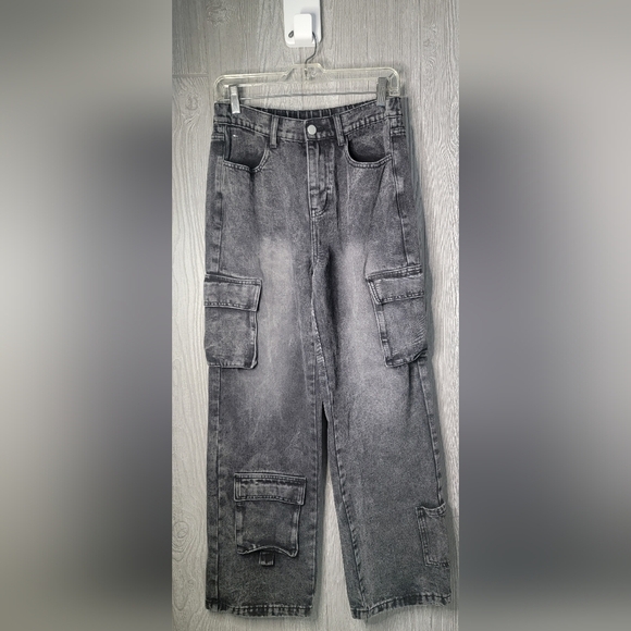 Charlotte russe size small highwaisted baggy jeans with cargo pockets. - Picture 1 of 4